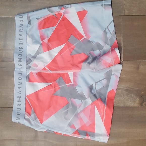 Under Armour Spandex Shorts - Picture 2 of 2